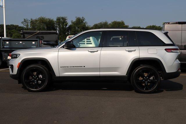 used 2024 Jeep Grand Cherokee car, priced at $36,995