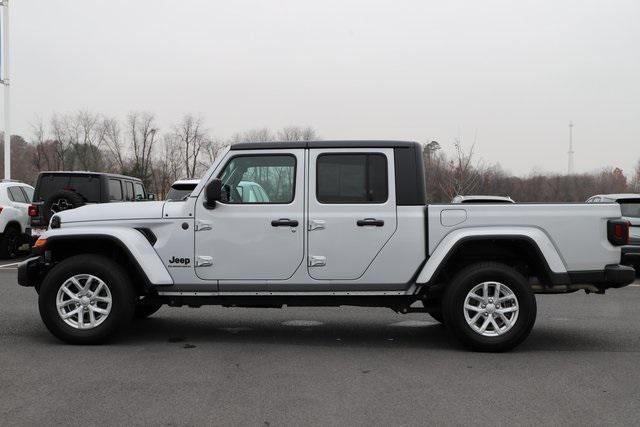 used 2023 Jeep Gladiator car, priced at $35,346