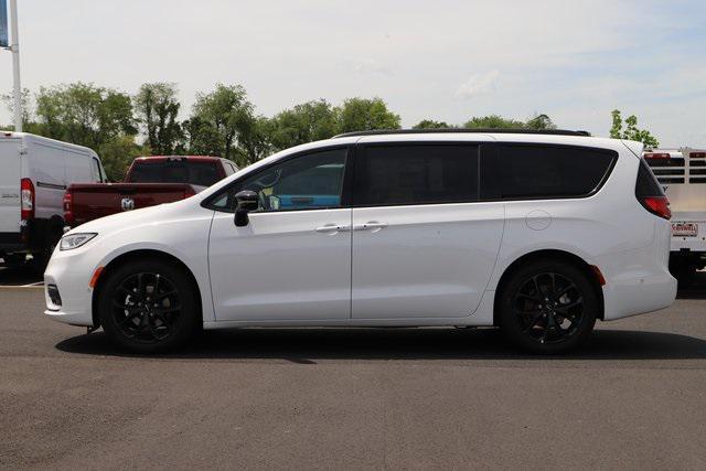 new 2024 Chrysler Pacifica car, priced at $46,140