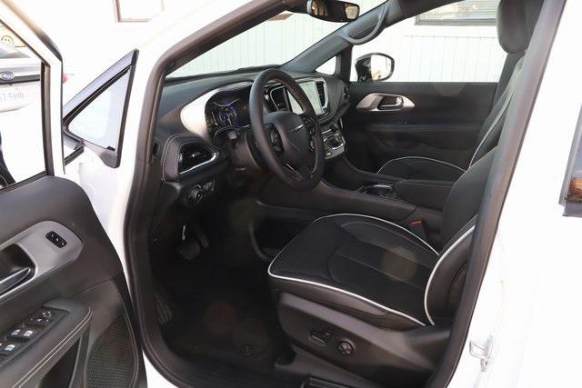 new 2026 Chrysler Pacifica car, priced at $45,678