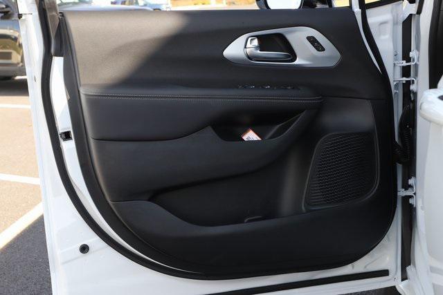 new 2026 Chrysler Pacifica car, priced at $45,678