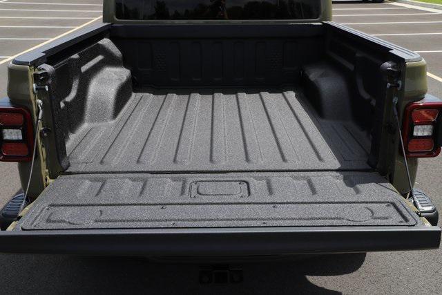 new 2025 Jeep Gladiator car, priced at $57,077