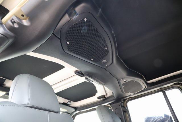 new 2025 Jeep Gladiator car, priced at $57,077