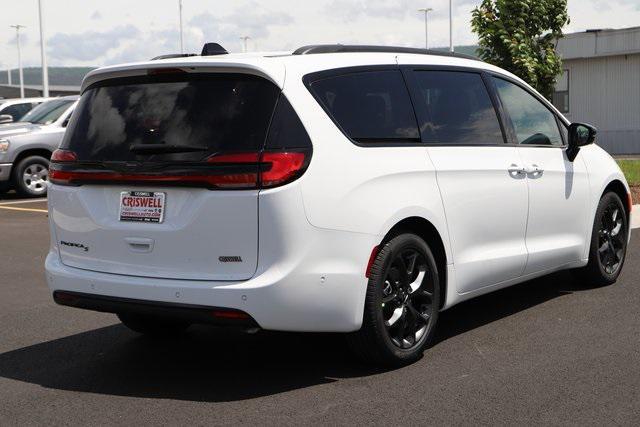 new 2024 Chrysler Pacifica car, priced at $37,169