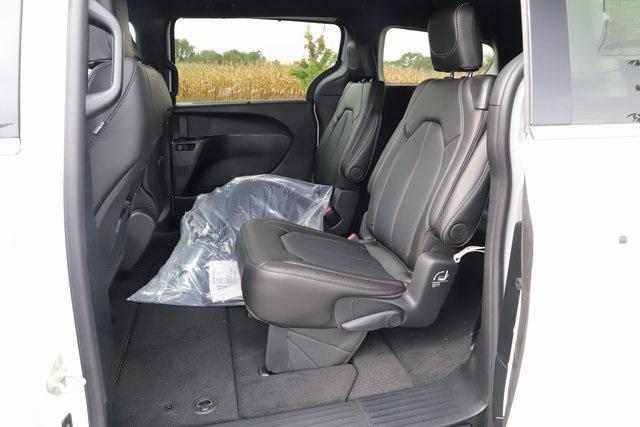new 2026 Chrysler Pacifica car, priced at $39,408