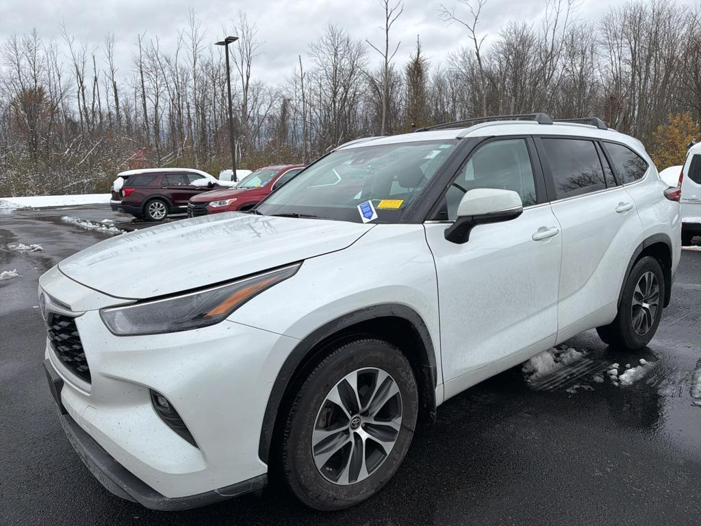 used 2023 Toyota Highlander car, priced at $39,921