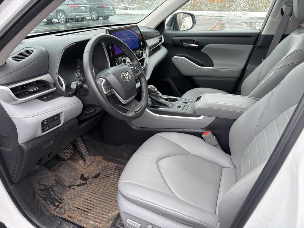 used 2023 Toyota Highlander car, priced at $39,921