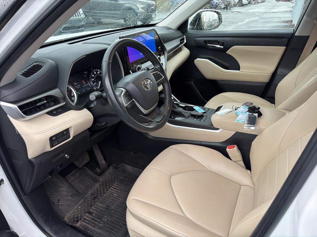 used 2023 Toyota Highlander car, priced at $39,927