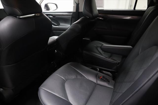 used 2022 Toyota Highlander car, priced at $42,174