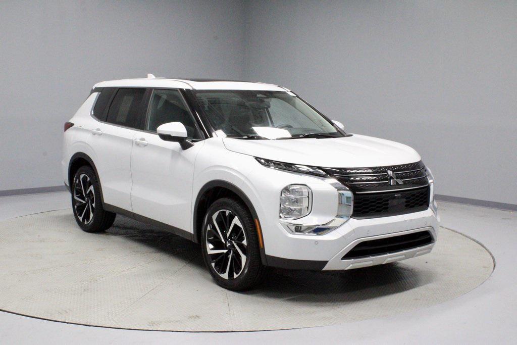 used 2024 Mitsubishi Outlander car, priced at $24,627