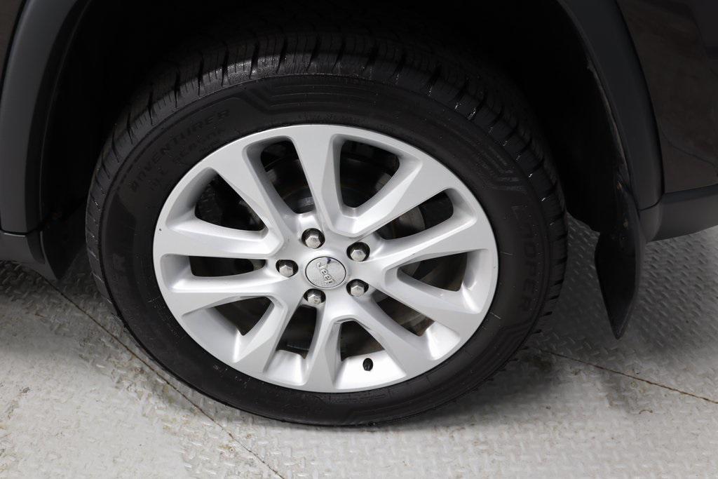 used 2017 Jeep Grand Cherokee car, priced at $13,389