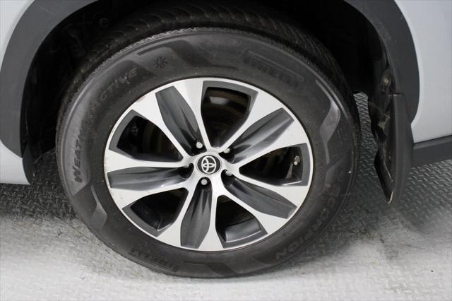 used 2020 Toyota Highlander Hybrid car, priced at $25,000