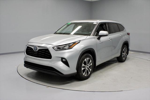 used 2020 Toyota Highlander Hybrid car, priced at $25,000