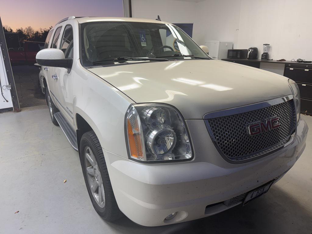used 2013 GMC Yukon car, priced at $15,504