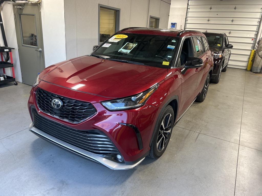 used 2022 Toyota Highlander car, priced at $31,515