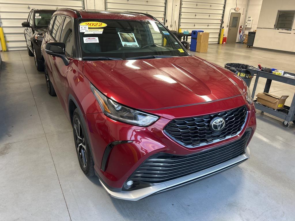 used 2022 Toyota Highlander car, priced at $31,515