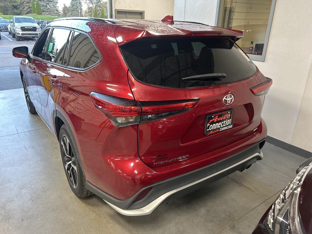 used 2022 Toyota Highlander car, priced at $31,515