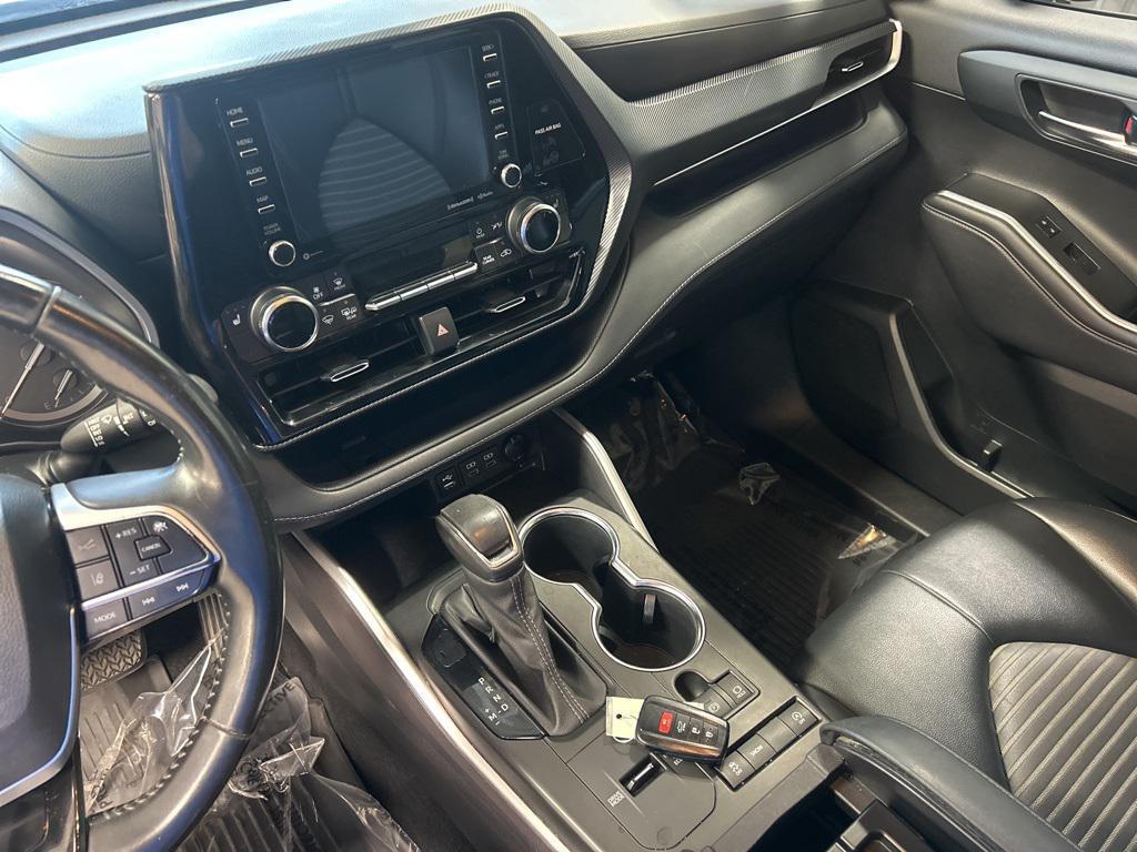 used 2022 Toyota Highlander car, priced at $31,515