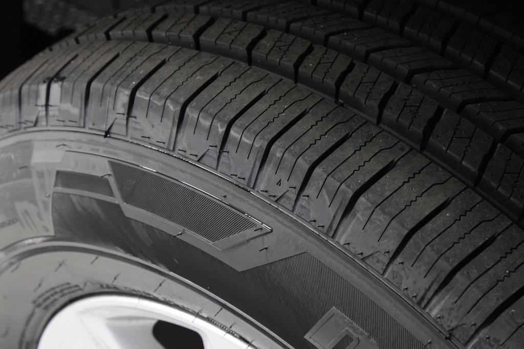 used 2024 Chevrolet Silverado 1500 car, priced at $31,295