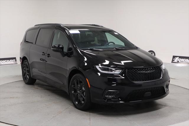 used 2024 Chrysler Pacifica car, priced at $43,090