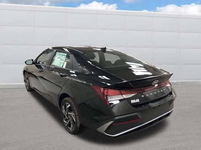 new 2025 Hyundai Elantra car, priced at $25,025