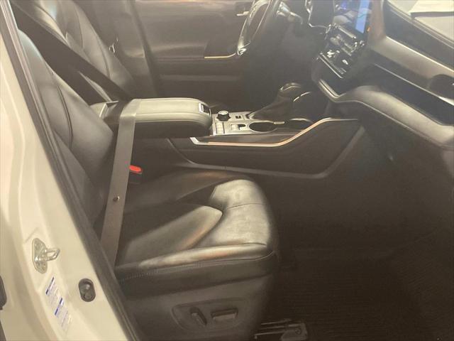 used 2020 Toyota Highlander car, priced at $32,477
