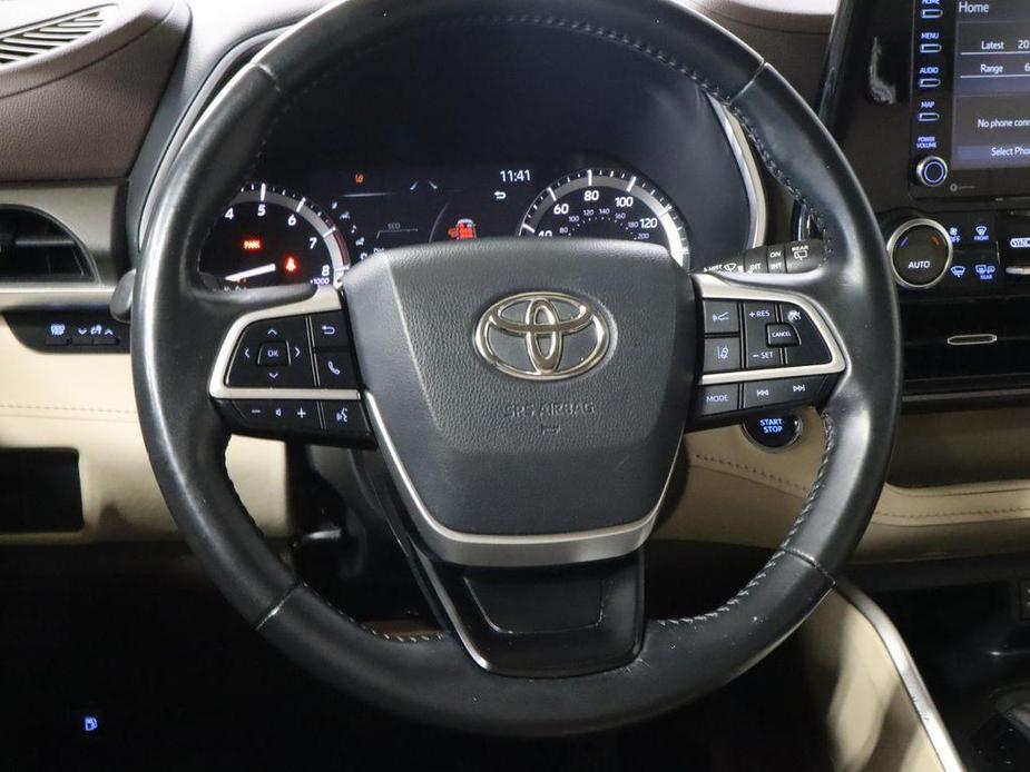 used 2022 Toyota Highlander car, priced at $36,495