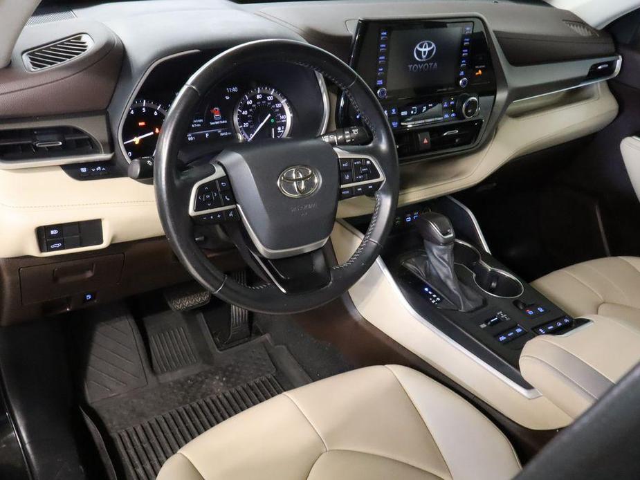 used 2022 Toyota Highlander car, priced at $36,495