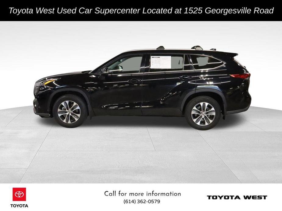 used 2022 Toyota Highlander car, priced at $36,495