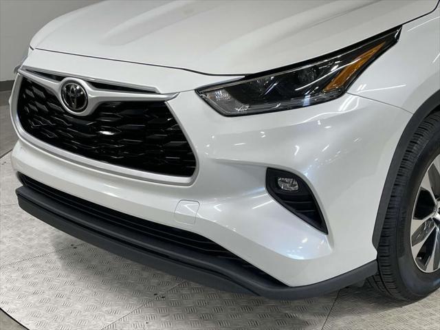 used 2021 Toyota Highlander car, priced at $33,713