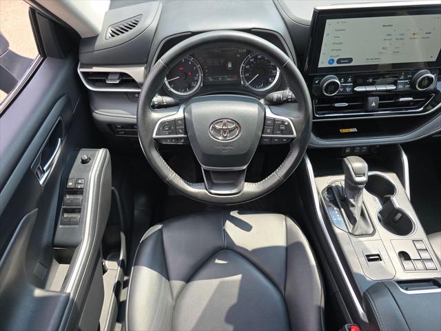used 2024 Toyota Highlander car, priced at $42,995