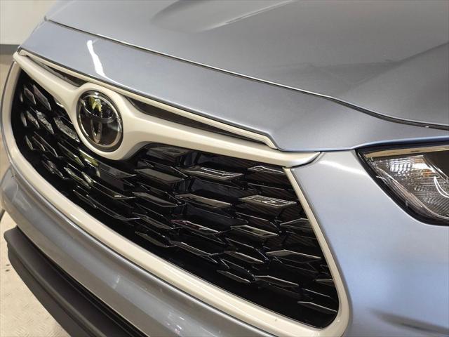 used 2024 Toyota Highlander car, priced at $42,995