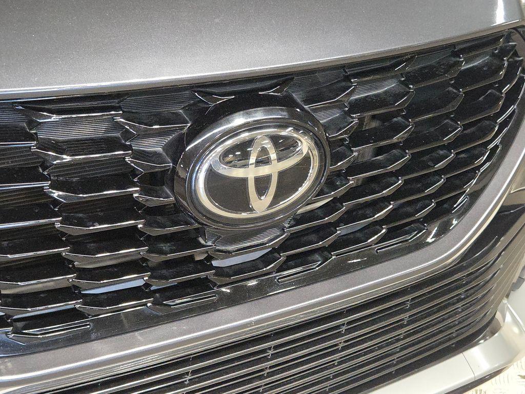 used 2021 Toyota Highlander car, priced at $35,695