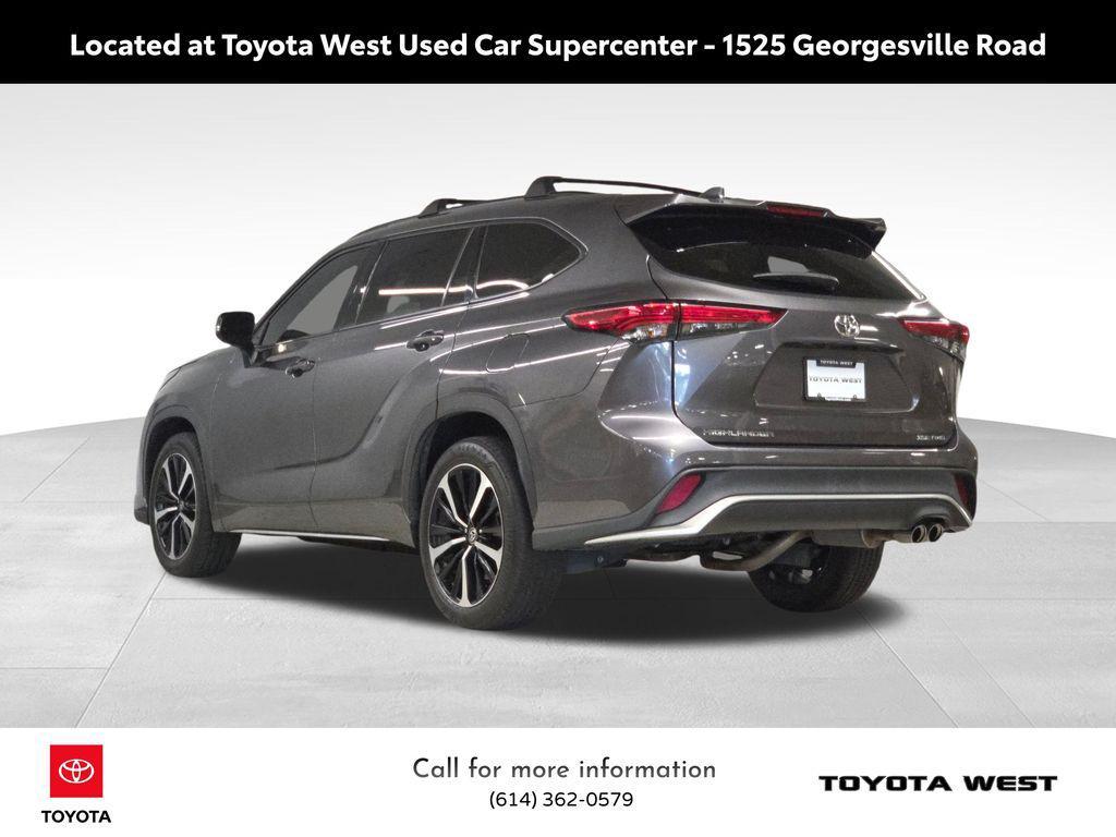 used 2021 Toyota Highlander car, priced at $35,695