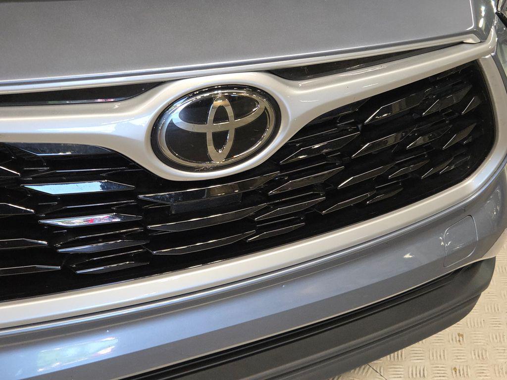 used 2021 Toyota Highlander car, priced at $31,545