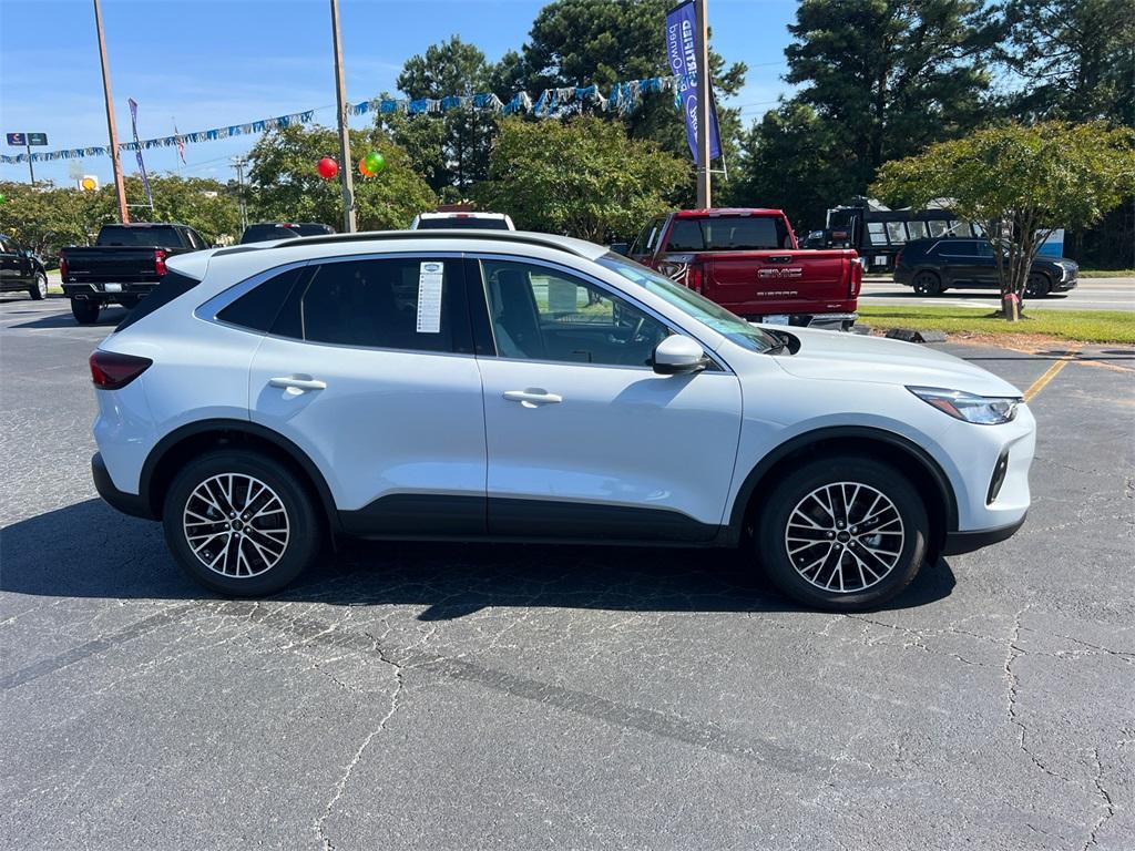 new 2025 Ford Escape car, priced at $30,618