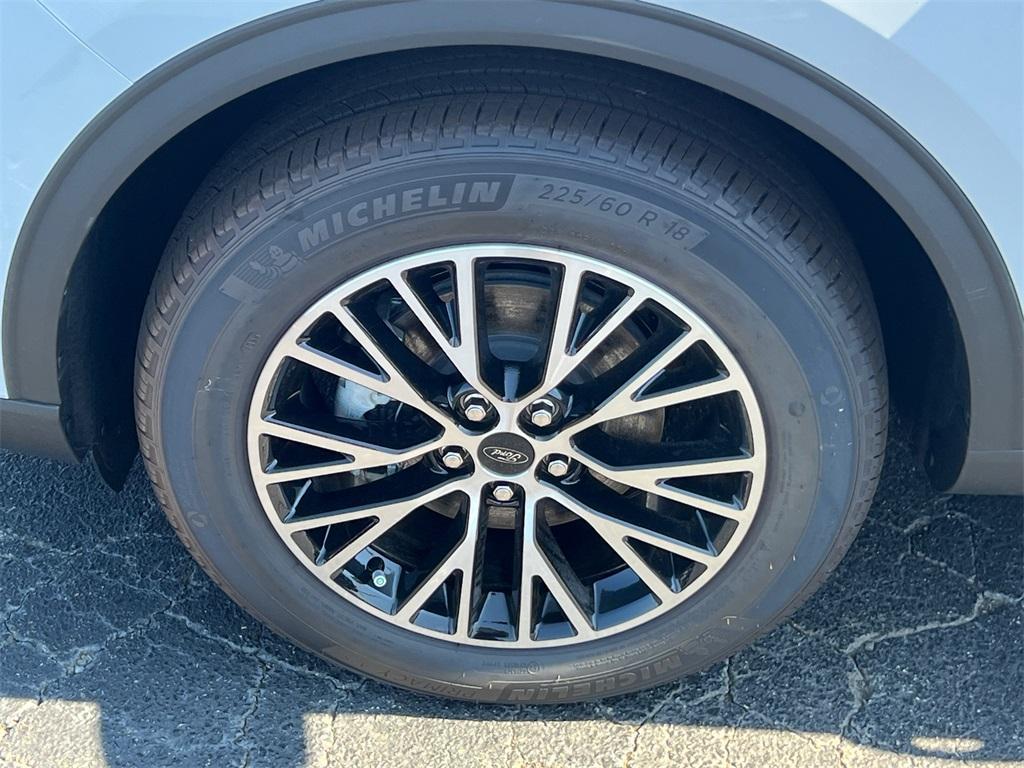new 2025 Ford Escape car, priced at $30,618