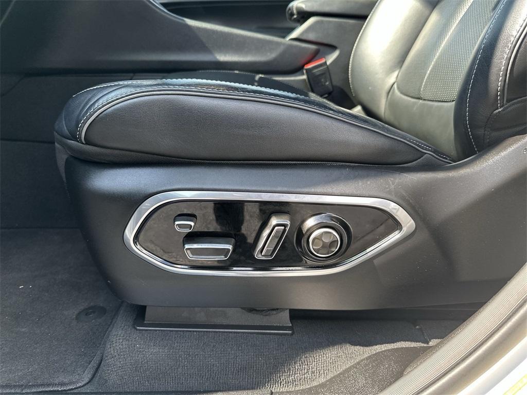 used 2023 Jeep Grand Cherokee car, priced at $39,285