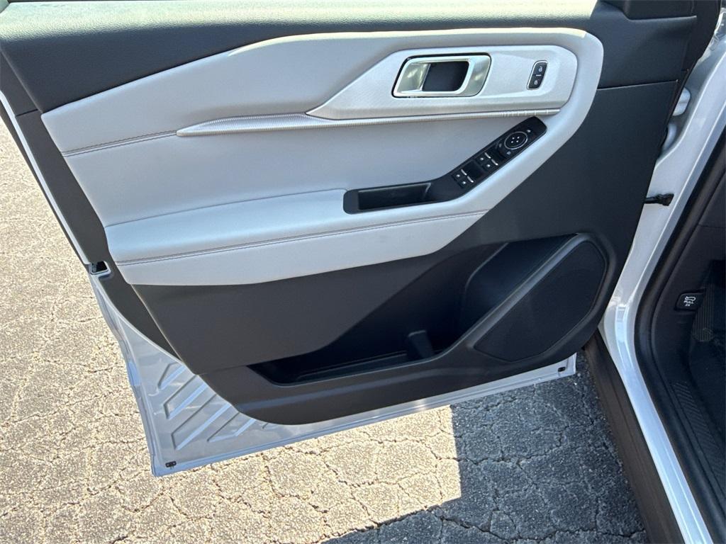 new 2025 Ford Explorer car, priced at $43,020