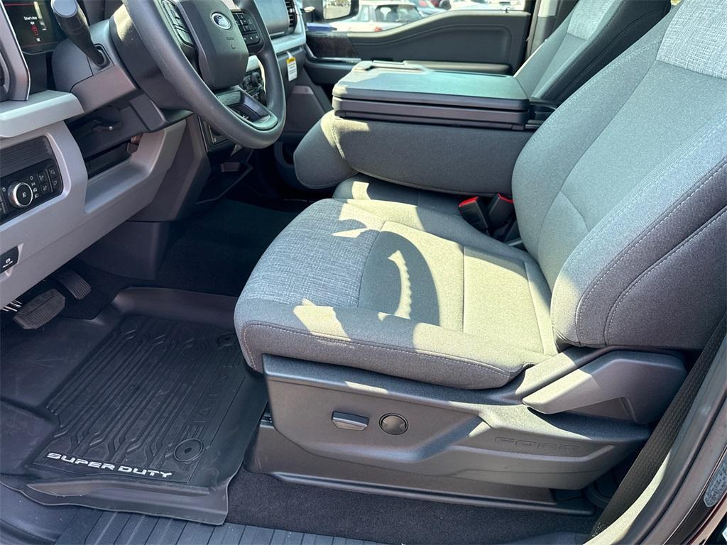 new 2025 Ford F-250 car, priced at $67,700