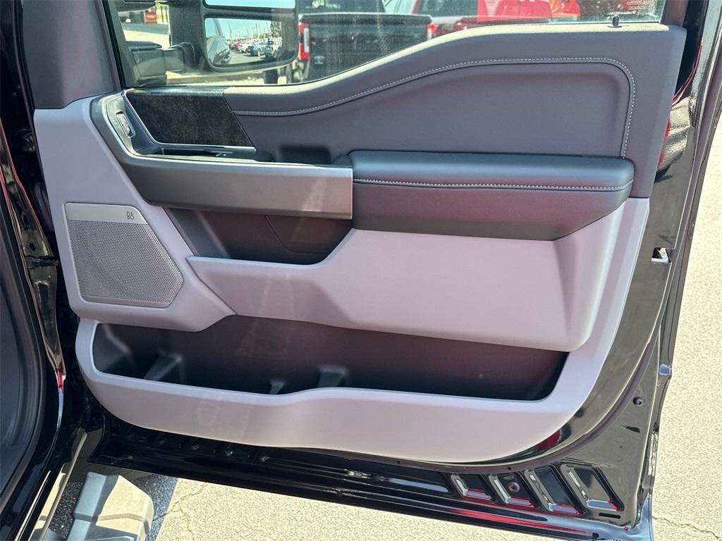 new 2025 Ford F-250 car, priced at $67,700
