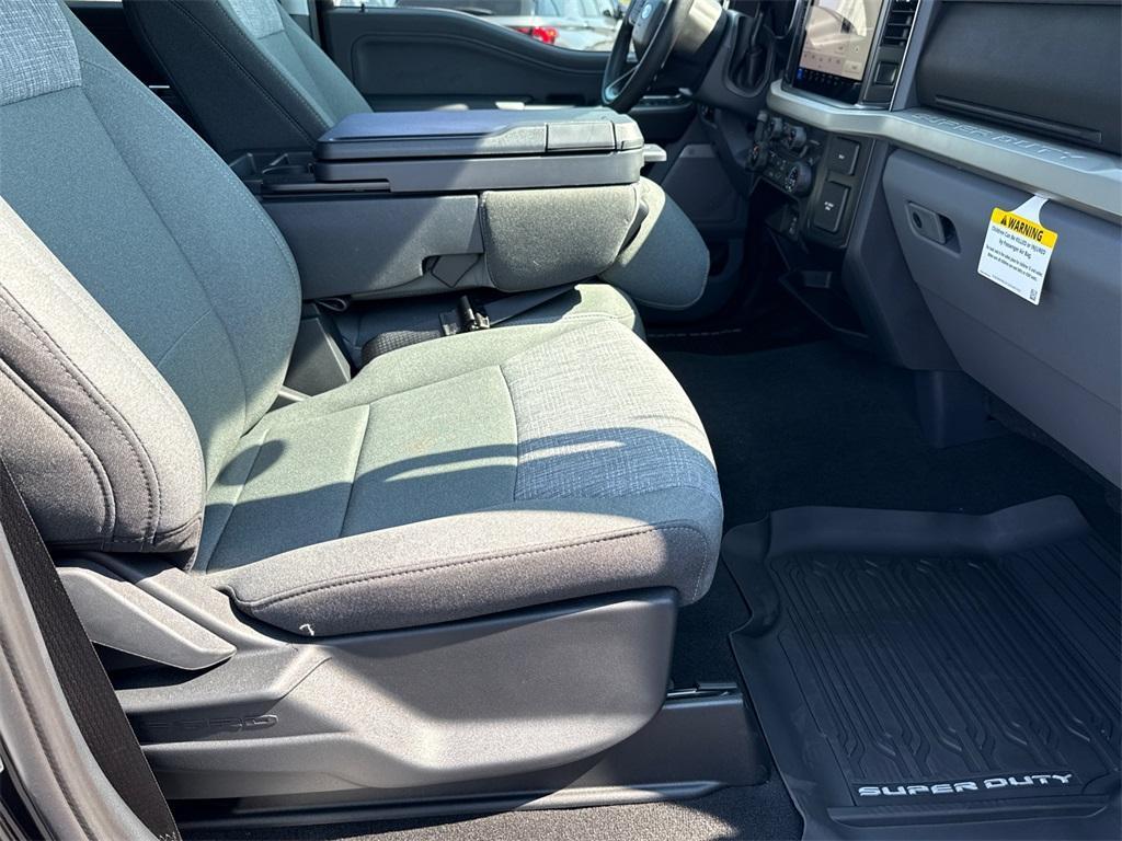 new 2025 Ford F-250 car, priced at $67,700