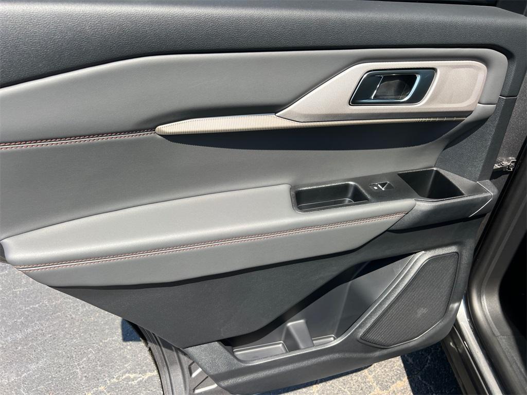 new 2025 Ford Explorer car, priced at $42,455