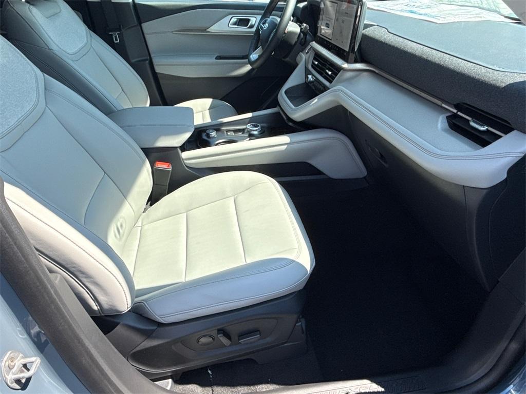 new 2025 Ford Explorer car, priced at $43,015
