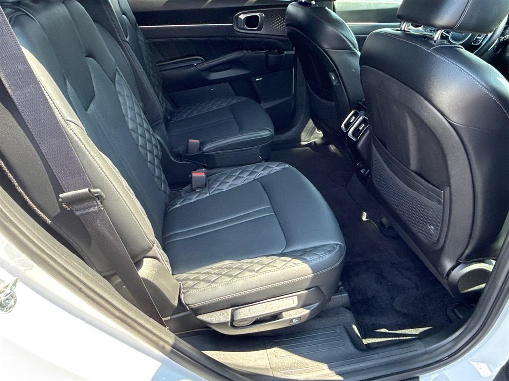 used 2023 Kia Sorento car, priced at $33,986