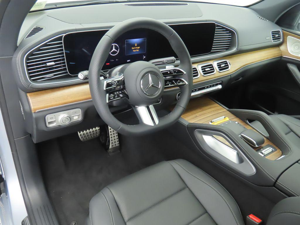 new 2025 Mercedes-Benz GLS 450 car, priced at $95,365