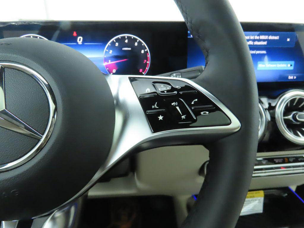 new 2025 Mercedes-Benz GLA 250 car, priced at $47,695