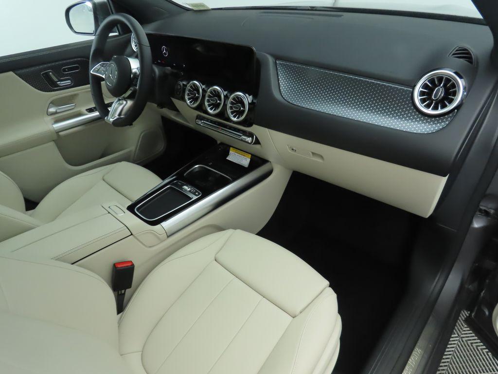 new 2025 Mercedes-Benz GLA 250 car, priced at $47,695