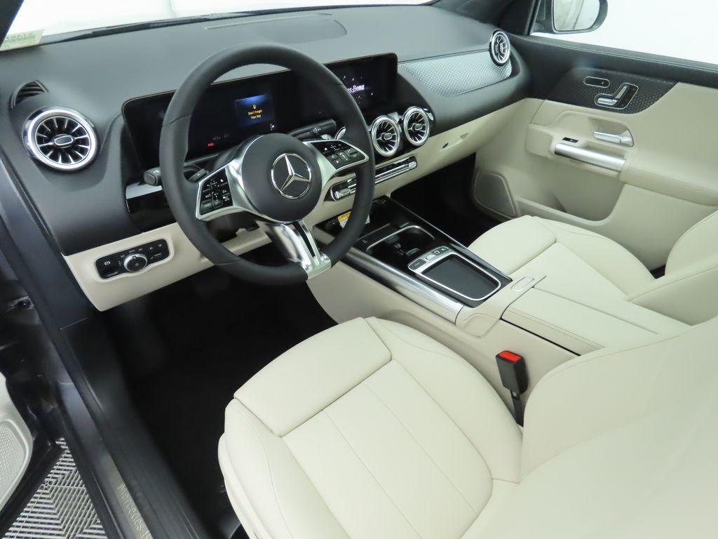 new 2025 Mercedes-Benz GLA 250 car, priced at $47,695