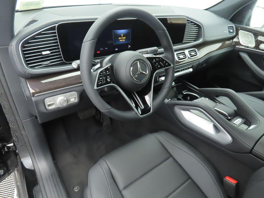 new 2025 Mercedes-Benz GLS 450 car, priced at $92,275